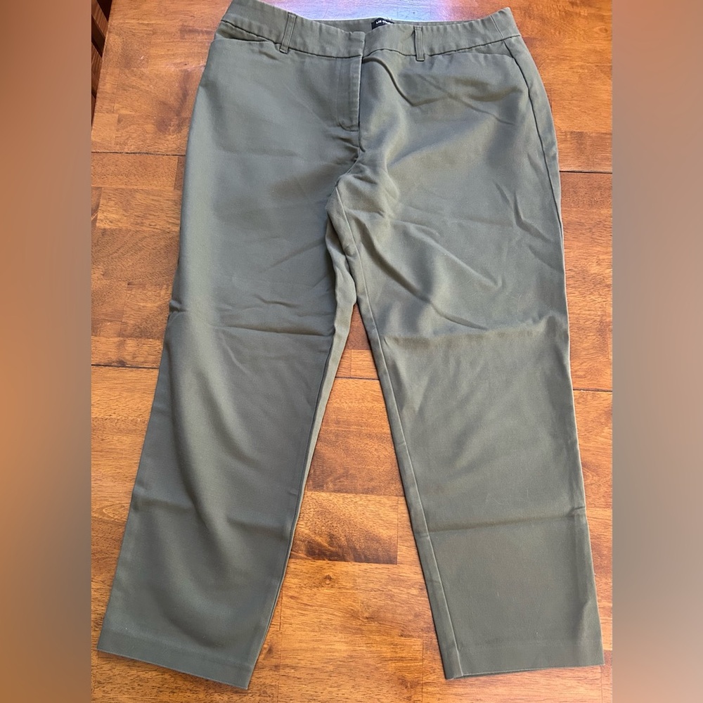 Women’s Liz Claiborne Cropped Olive Green Khaki Pants